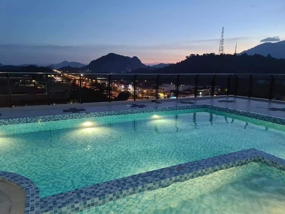 Adeen'S Suria Suite, Hotel Mutiara Gua Musang Exterior foto